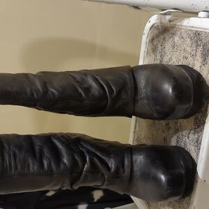 Vera Wang Lavender Label black leather fold over wedges size 8M hidden platform